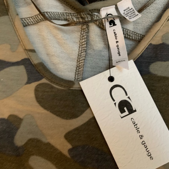 New CABLE & GAUGE Green Camo TOP size S Soft Stretch Camouflage NWT - Picture 4 of 8